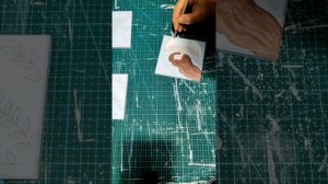 Роспись деревянной плитки из фанеры акриловыми красками и контурами.