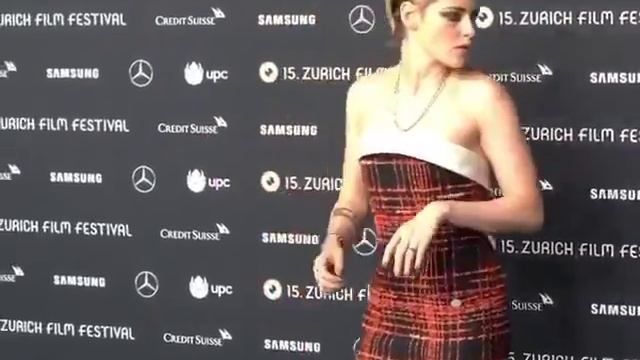 #KristenStewart at the @zurichfilmfest via @BazaarUK смотреть онлайн
