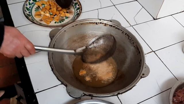 Говяжья печень, жареная с картошкой! по-деревенски смотреть онлайн