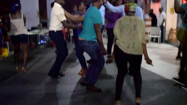 Mannequin challenge edition of Kizomba Tuesdays @ Rina's Restaurant - Osu Mall, Accra смотреть онлайн