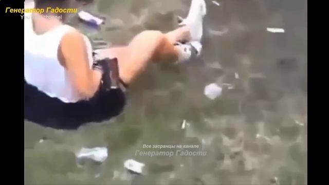 ОБОСРАЛАСЬ В ОБЩЕСТВЕННОМ МЕСТЕ смотреть онлайн