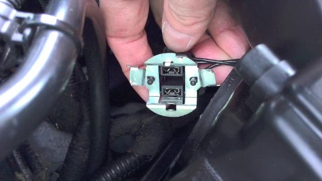 Insignia Headlamp Bulb Replacement How To - Vauxhall / Opel смотреть онлайн