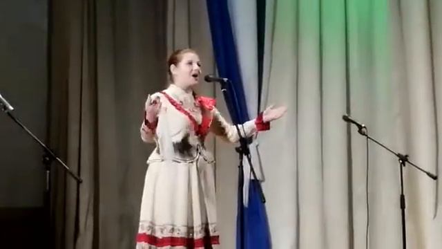 Под окном широким вишня белоснежная цветет