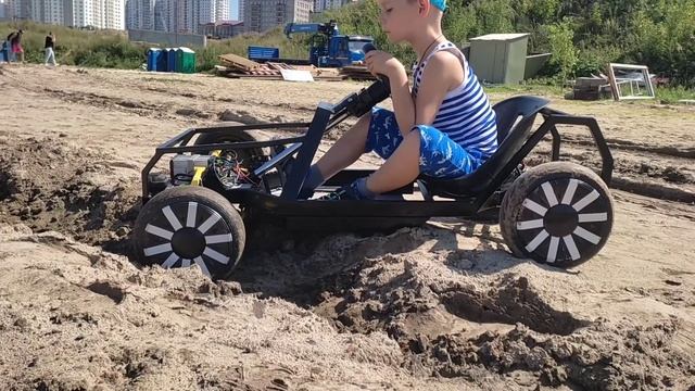 Самодельный электромобиль для сына из двух гироскутеров. Полный подключаемый привод 4WD багги. Bagg смотреть онлайн