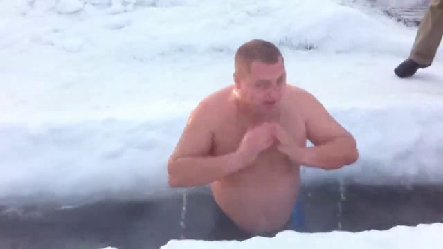 Эдик купается в Ложках. (Искитим). Крещение. качество 720. смотреть онлайн