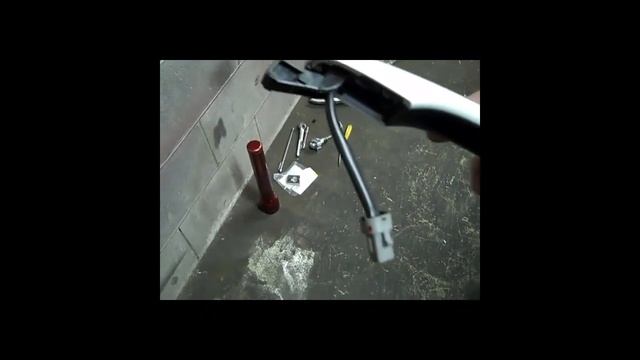 Replacing A Broken Exterior Door Handle 2013 Hyundai Genesis смотреть онлайн