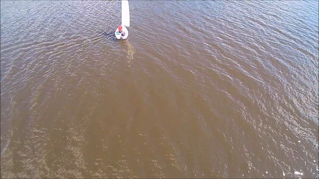 Drone video - Kids sailing on Walker Bay 8 dinghy смотреть онлайн