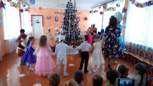 Новогодняя полечка смотреть онлайн