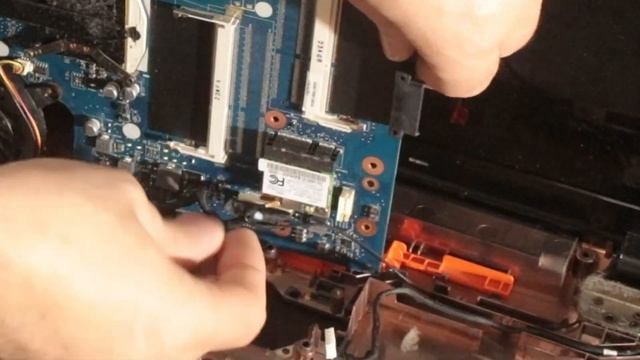 Packard Bell EasyNote LV11HC - VG70 Laptabını Sökmek