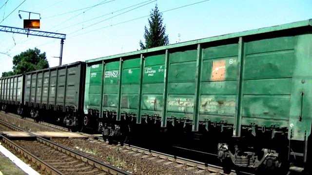 ВЛ80Т-1403 с грузовым поездом смотреть онлайн