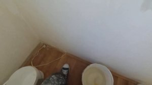 Соблюдаем густоту обойного клея, чтобы не отклеивались обои.