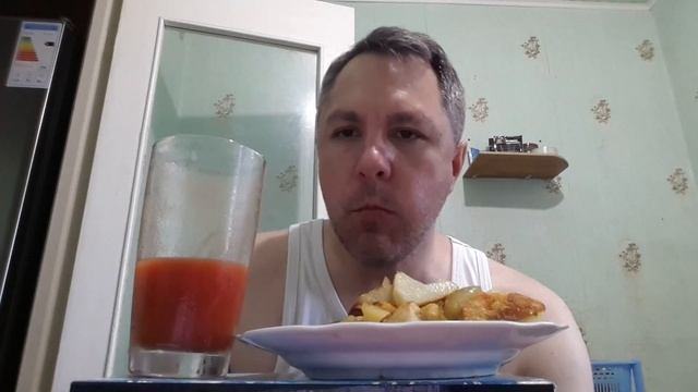 АСМР ИТИНГ. КУШАЮ ЖАРЕНУЮ КАРТОШЕЧКУ И ПЬЮ ТОМАТНЫЙ СОК. ASMR смотреть онлайн