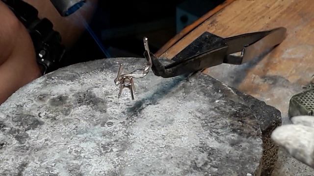Начинающим ювелирам. Особенности замены камней в новых серёжках. смотреть онлайн