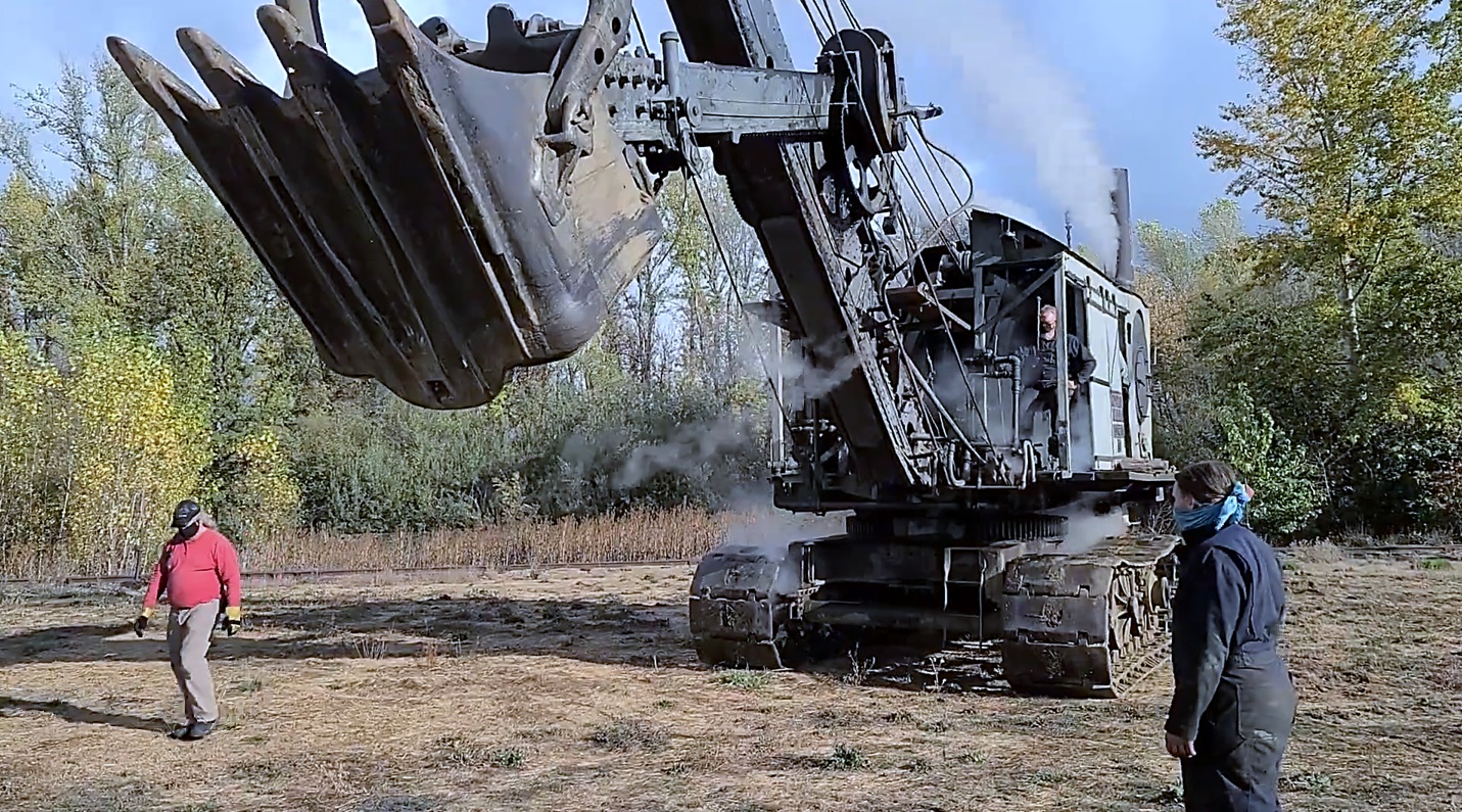 Работа экскаватора 1925 года на паровой тяге смотреть онлайн