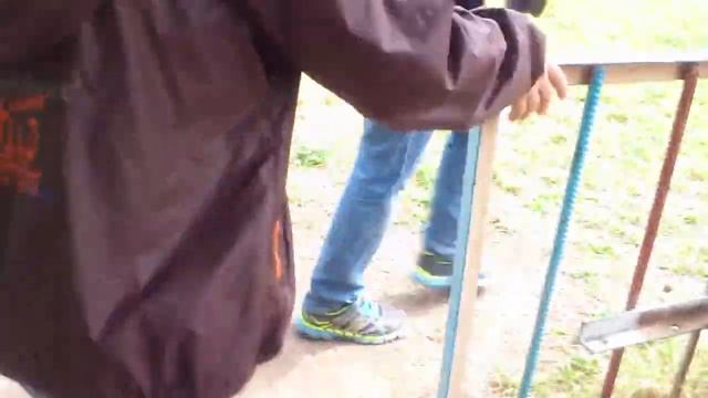 Что будет если ментос кинуть в колу? смотреть онлайн
