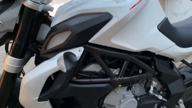 MV Augusta 800 Brutale смотреть онлайн