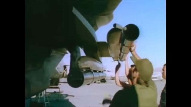 F-14 Tomcat vs F-15 Eagle | US Navy Training Film | 1970s | смотреть онлайн