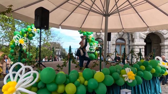 Благотворительная акция "Белый цветок" в Ливадии. Апрель, 2023. смотреть онлайн