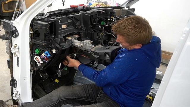 Восстанавливаю 2019 Chevrolet Silverado 3500HD Z71 [EP 8] смотреть онлайн