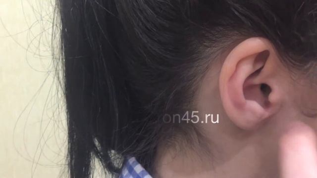 Как микронаушник капсула к5 виден в ухе у девушки смотреть онлайн