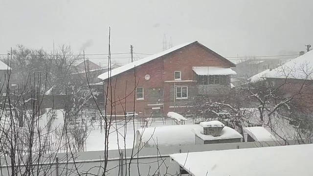 Краснодар снова завалило снегом. Нет света и воды. смотреть онлайн