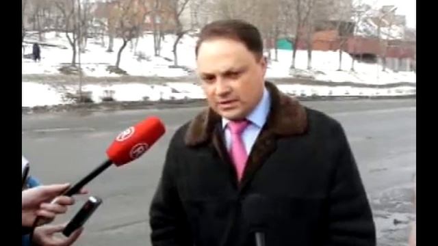 Мэр Владивостока наводит порядок на тротуарах смотреть онлайн