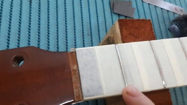 Акустическая гитара TNC SD1800. шлифовка ладов, замена порожков. смотреть онлайн