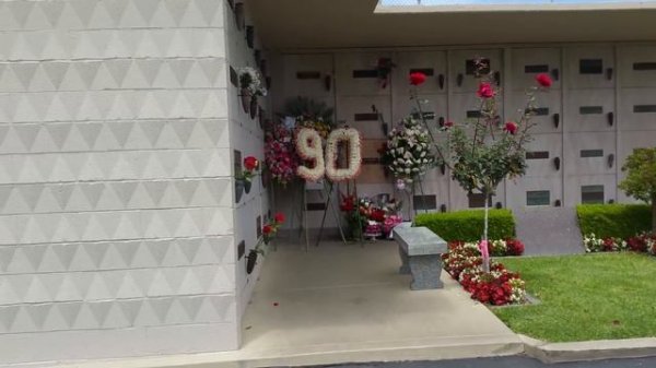 Место захоронения Мерлин Монро.Увидеть МэрилинКладбище Монро