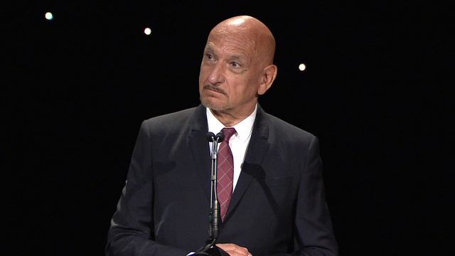 Sir Ben Kingsley Speaks at Our 2014 Los Angeles Dinner смотреть онлайн