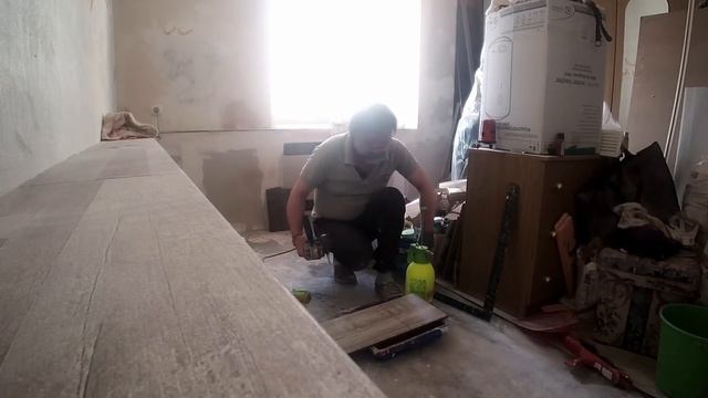Ремонт спальни 12 часть. Как резать половую плитку без пыли? смотреть онлайн