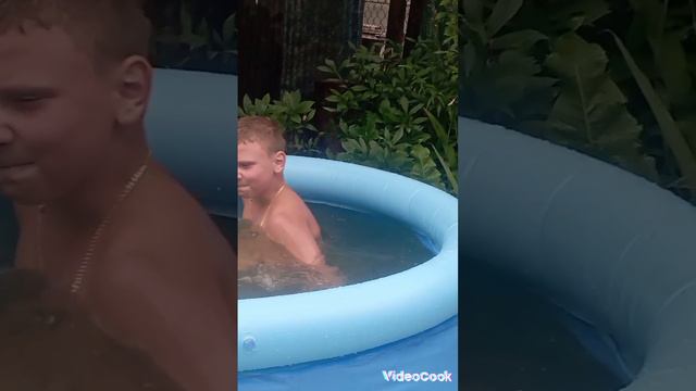 я в бассейне 🫡 смотреть онлайн