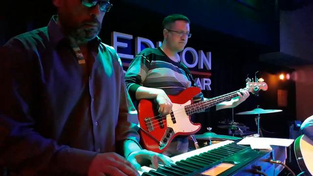 Дмитрий Барышников в EDISON craft bar. Песня "Не гори напрасно" (сл. и муз. Дмитрий Барышников) смотреть онлайн