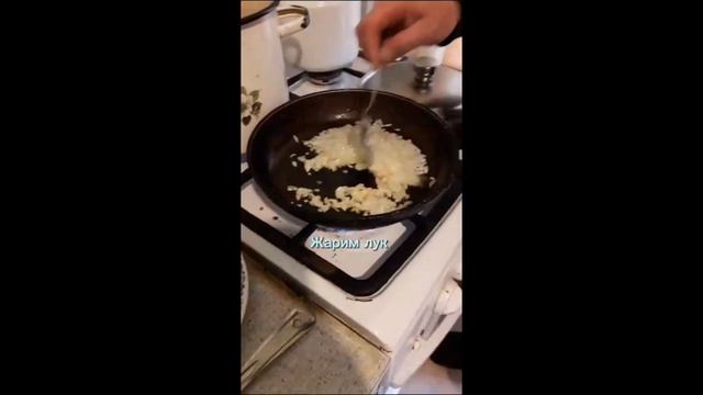 Невероятно вкусный грибной крем-суп, на курином бульоне! смотреть онлайн