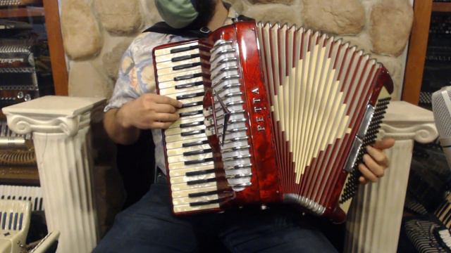4723 - Red Morbidoni Petta Piano Accordion LM 41 120 $799 смотреть онлайн