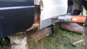 Заклепываю пороги на газели