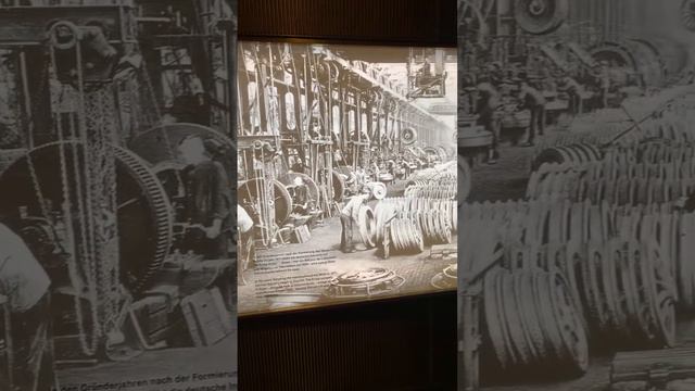 Mercedes Musium in Stuttgart Germany смотреть онлайн