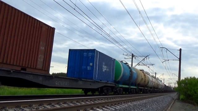 Электровоз ВЛ10У-875 с грузовым поездом, Большая Московская Окружная ж/д смотреть онлайн