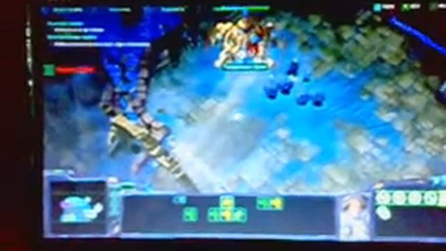 Playing Starcraft 2 on Asus EEE PC 1201N смотреть онлайн