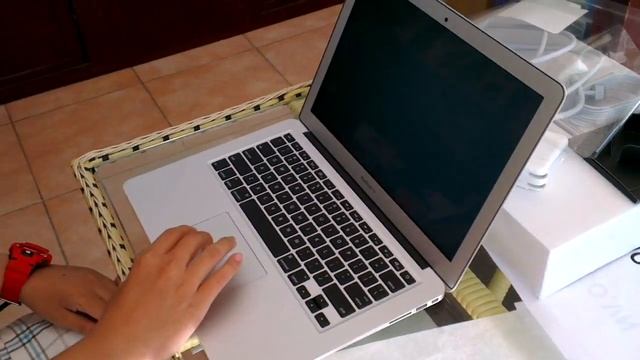 MACBOOK AIR 2012.mp4 смотреть онлайн