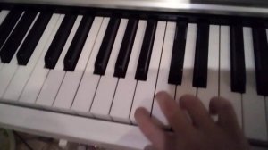 простая и страшная мелодия на пианино)
