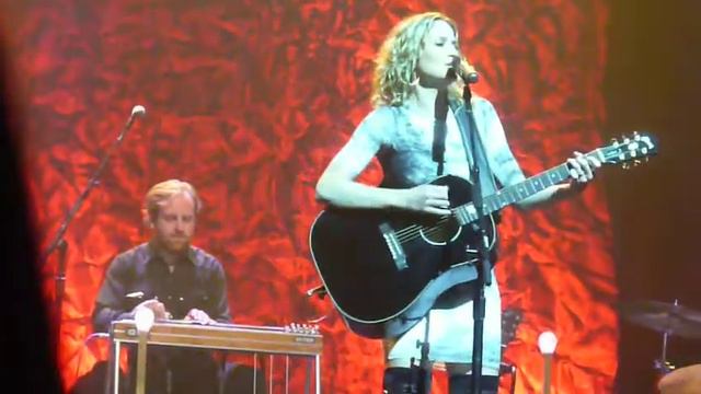 JENNIFER NETTLES - I'M ON FIRE / WHO SAYS YOU CAN'T GO HOME 10.25.2015 смотреть онлайн