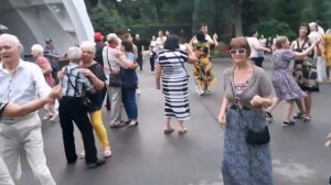 ЗНАЮ, ЖДЁШЬ МЕНЯ ТЫ ГДЕ-ТО! СЧАСТЛИВЫЕ МОМЕНТЫ ИЗ ПАРКА ГОРЬКОГО ХАРЬКОВ ТАНЦЫ