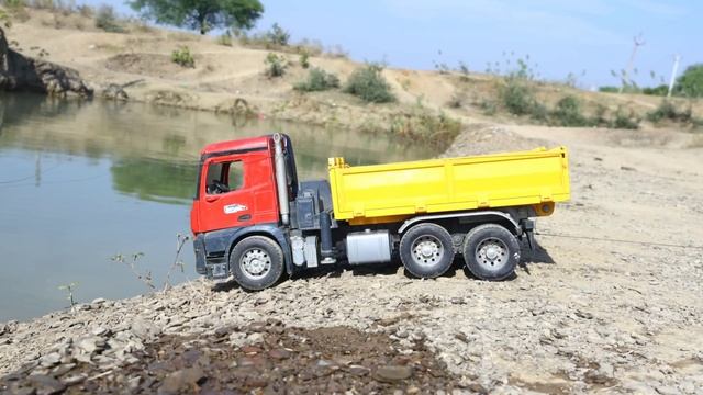 Accident JCB Auto Rickshaw Sonalika Tractor Pulling Out JCB 5CX ? Cartoon Jcb | Tata Truck | CS Toy смотреть онлайн