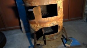 Бочка для сжигания древесных отходов на даче Хозяин в доме