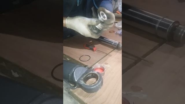 Ремонт цилиндра подъема кабины Scania 124