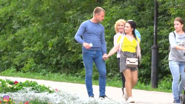 К2 ПРАНК - ВЗЯТЬ ДЕВУШКУ ЗА РУКУ - РЕАКЦИЯ ДЕВУШЕК НА РОЗЫГРЫШ смотреть онлайн