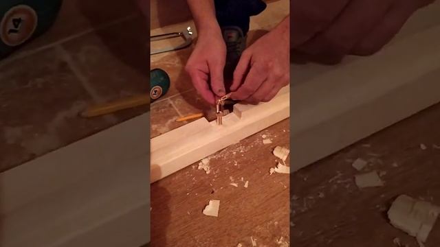 Установка шарнирных петель на банную липовую дверь ? смотреть онлайн