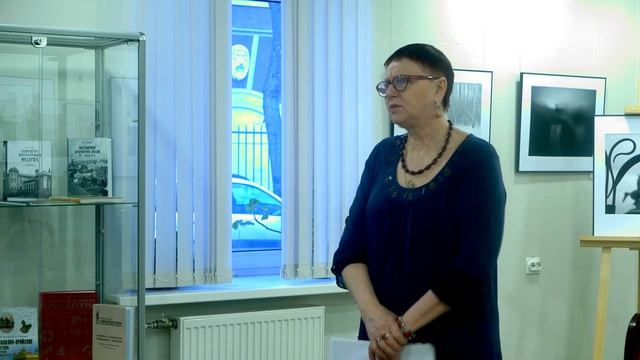 Свои стихи читает поэт Анна Ефанова смотреть онлайн