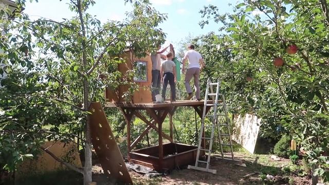 Vlog?: СТРОИМ ДЕТСКИЙ ДОМИК НА ДЕРЕВЕ! 21.08.2020 смотреть онлайн