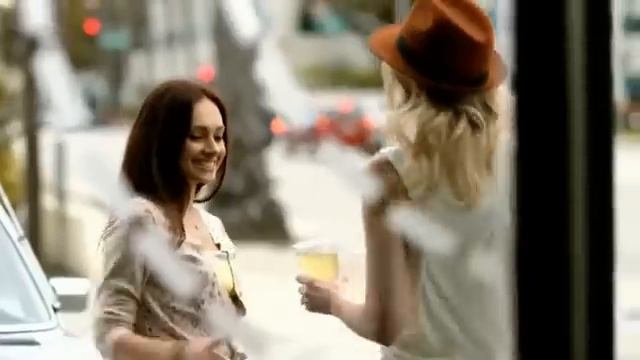 Реклама Reebok EasyTone Commercial 2011 (Наслаждайся Впечатляй) смотреть онлайн